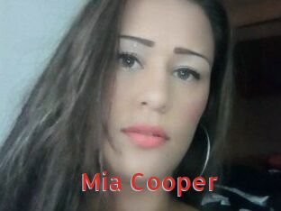 Mia_Cooper