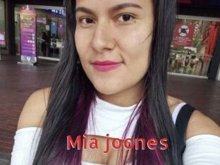 Mia_joones