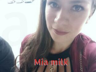 Mia_milk