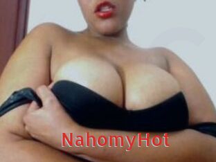 NahomyHot